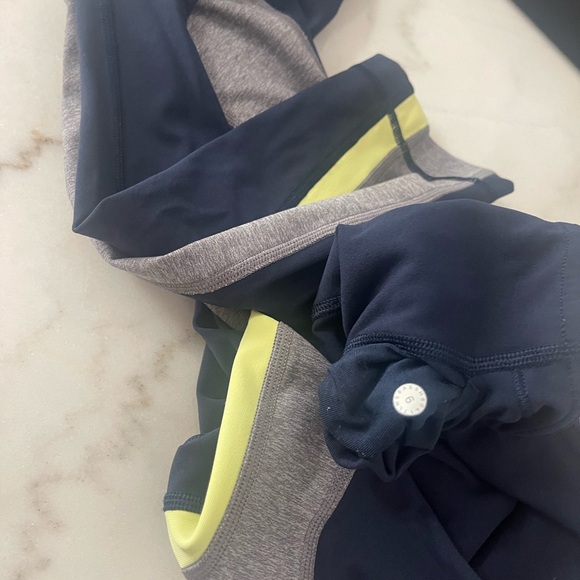 Lululemon Kick Serve Sweat Tight 25" -True Navy Heathered Slate / Sheer Lemon - Picture 14 of 15